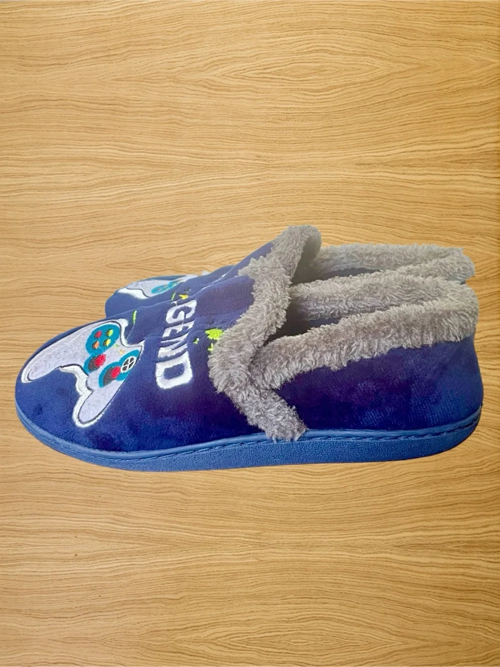 EUC Wonder Nation Boys Gaming Legend Lounge Slippers Size 2-3